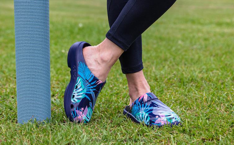 Hawaiian Flora 6882D99 Women\'s OOcloog Limited Edition Clog OOFOS