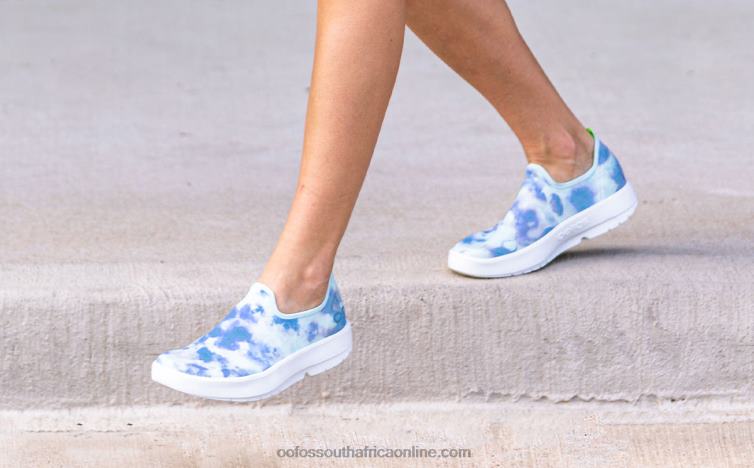 Tie Dye Aqua 6882D73 Women\'s OOmg eeZee Low Shoe OOFOS